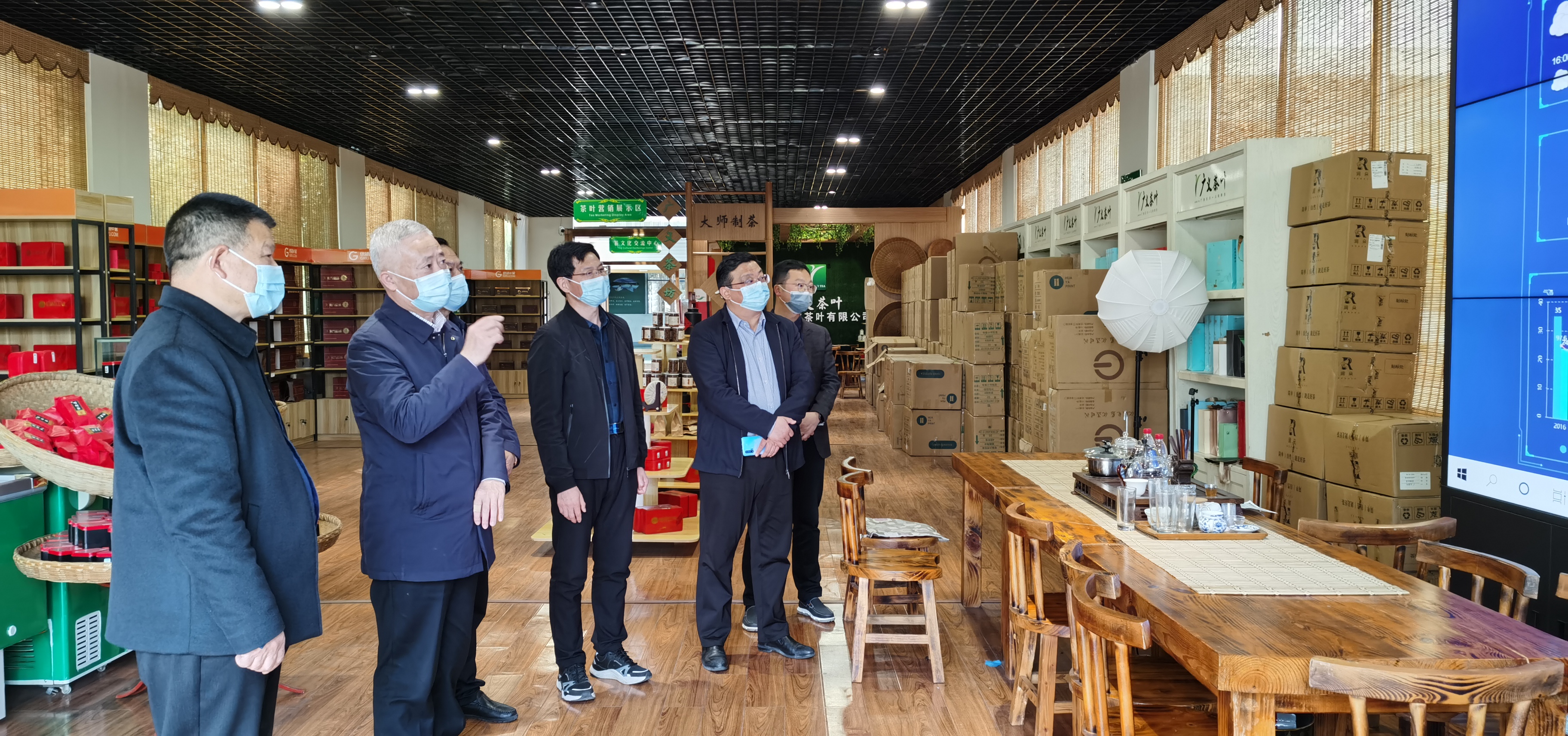 2022年4月1日，信陽市胡亞才市長來廣義茶印象園，關(guān)心春茶生產(chǎn)，指導(dǎo)春茶生產(chǎn)工作