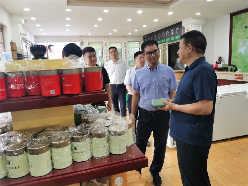 2023年7月13日，中國郵政集團公司河南省分公司夏總一行蒞臨廣義茶印象園參觀指導，給予我司發(fā)展高度評價